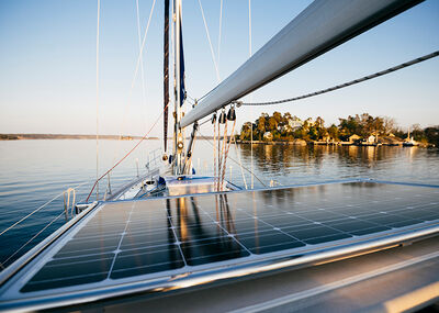 Offgrid marine application with Eco Line M72 200Wp 5"