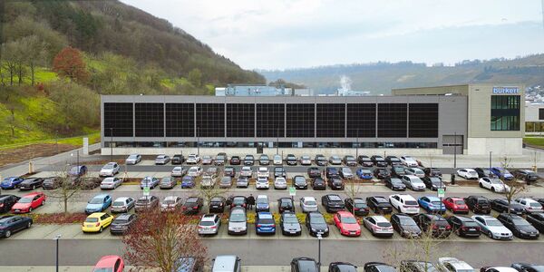 360 Eco Line TOPCon Full Black M108 / 400W 182+ GG solar modules as a facade plant