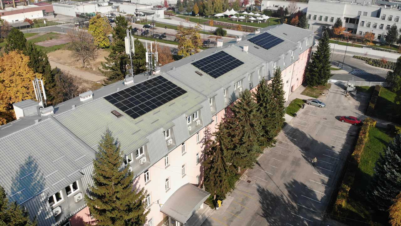 LUXOR supports the University of Sarajevo with 90 ECO Line HALF CELL 330W modules